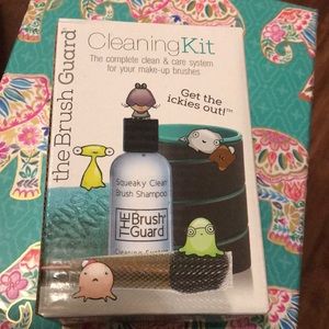 Make up brush cleaning kit